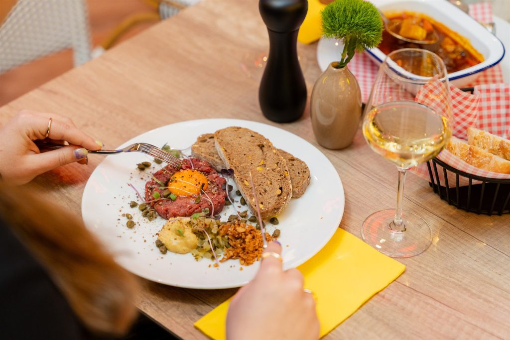 VIBE Foods & Cocktails