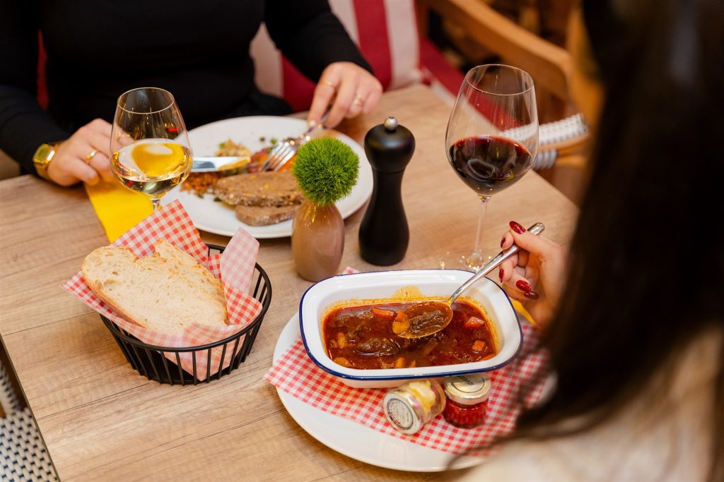 VIBE Foods & Cocktails